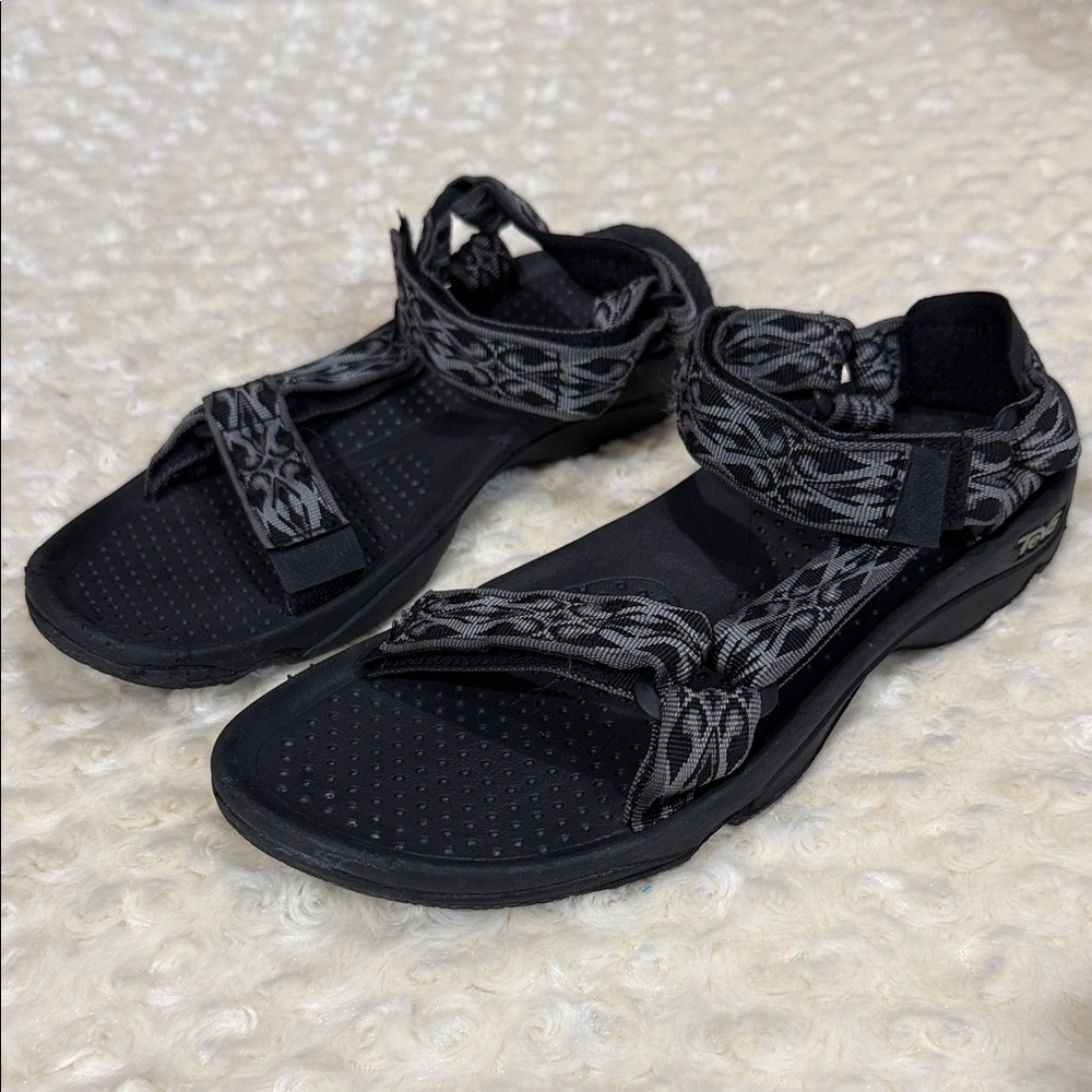 Teva Black and Gray Patterned Sandals
